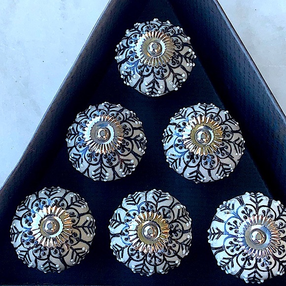 APHORISM DRAWER KNOBS WHITE BLACK FLORAL SILVER SET OF 6 - Picture 3 of 5